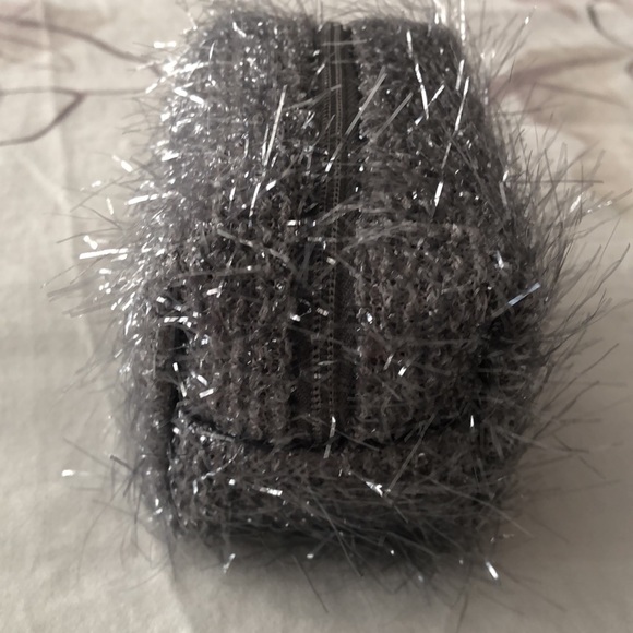 MAC Mini Pouch - Picture 4 of 5